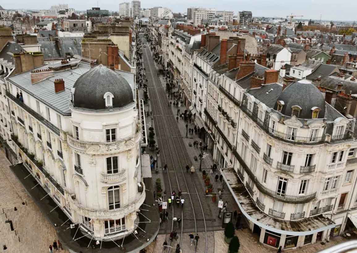 Du bonnet aux chaussettes : Guide des tenues de randonnée hivernale à Orléans